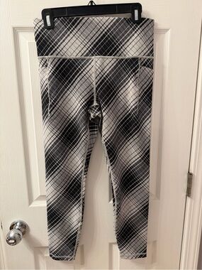 Athleta Salutation Stash Textured Tight Leggings Black White Plaid Women’s M